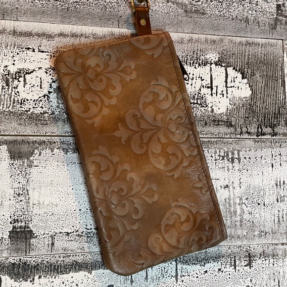 Cowhide Wristlet Clutch with Zipper Embossed print with detachable strap browns - Picture 3 of 13